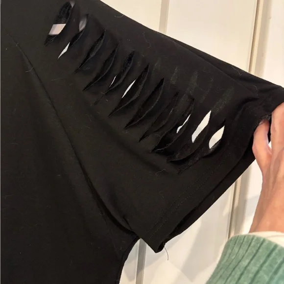 Black V-Neck Top with Bull Skull Graphic. Size XL - Picture 6 of 7